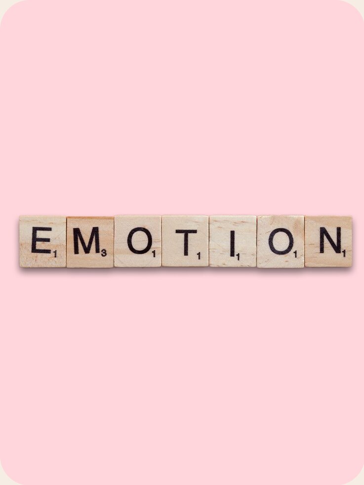 Le mot « émotion » composé en lettres de Scrabble